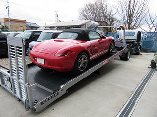 車搬入